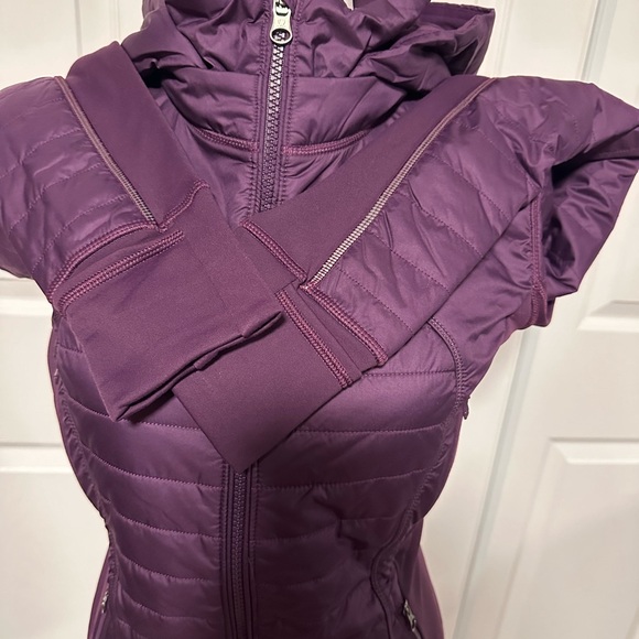Lululemon First Mile Jacket in Darkest Magenta, size 6 - Picture 8 of 13
